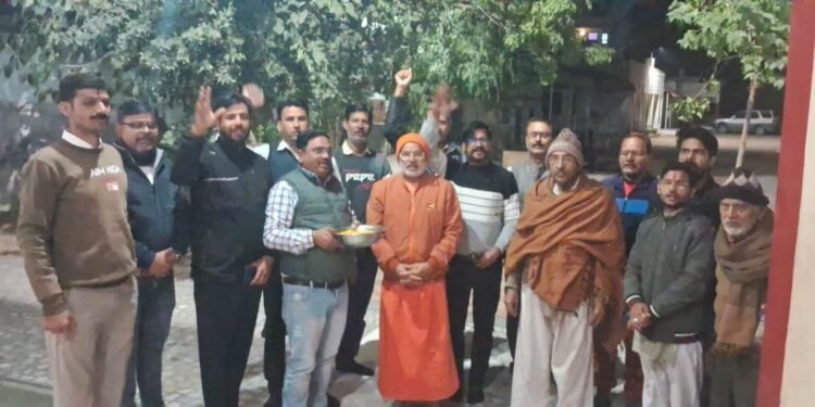 विवेकनाथ बस्ती,नत्थूसर बास में विराट हिन्दू सम्मेलन की तैयारीयां शुरू,घर-घर पंपलेट ओर पीले चावल वितरण एवं प्रभात फेरी के साथ हुआ शुभारम्भ…..