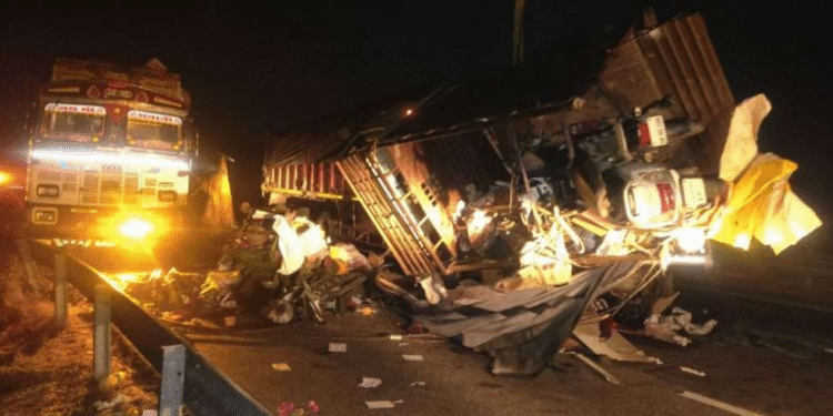 बीकानेर में भीषण सड़क हादसा: ट्रेलर ने ऑटो व पिकअप को कुचला, चार लोगों की मौत