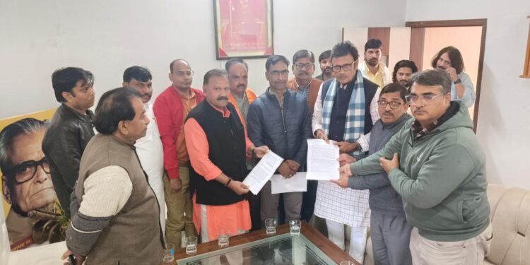 Raj-CES संविदा नियुक्तियों पर रोक की मांग, शैक्षिक महासंघ ने सौंपा ज्ञापन