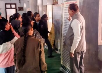 राजकीय बारह गुवाड़ बालिका स्कूल में करियर प्रदर्शनी आयोजित