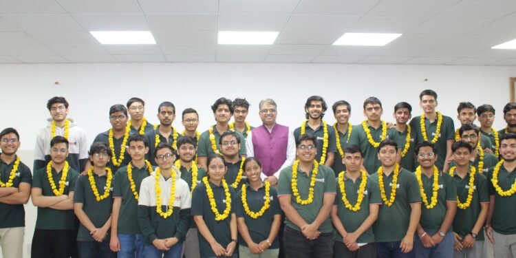 बीकानेर में कॉन्सेप्ट का परचम — JEE Main टॉपर्स का माला-साफा से अभिनंदन