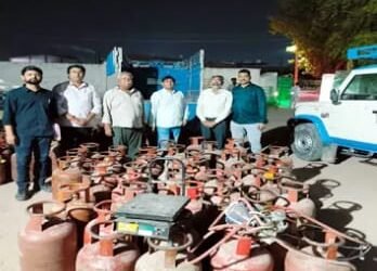 बीकानेर: अवैध गैस रिफिलिंग पर छापा, 56 घरेलू LPG सिलेंडर और बोलेरो पिकअप जब्त