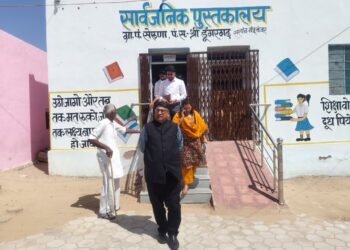 सेरूणा ग्राम पंचायत में कलेक्टर निशांत जैन का दौरा, लाइब्रेरी नवाचार की सराहना