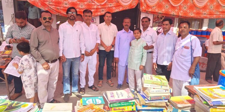 बीकानेर: अंबेडकर जयंती पर रमा बाई बुक बैंक की अनूठी पहल, 1270 विद्यार्थियों को नि:शुल्क बांटी प्रतियोगी पुस्तके