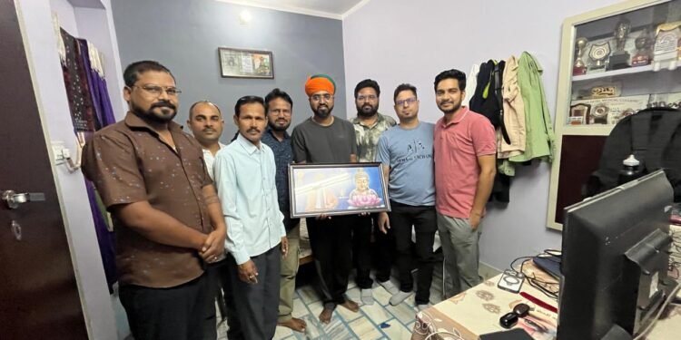 भीनासर (बीकानेर) के निवासी डॉ. अशोक सिंघल का अभिनंदन किया