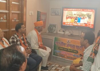 विधायक जेठानंद व्यास ने गोपेश्वर बस्ती में सुना प्रधानमंत्री का ‘मन की बात’ कार्यक्रम