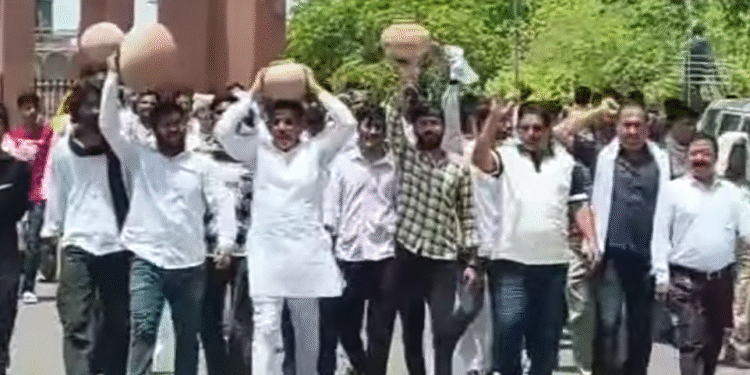 डॉ. बी.डी. कल्ला के नेतृत्व में कांग्रेस का विरोध प्रदर्शन, कलेक्टर को सौंपा ज्ञापन