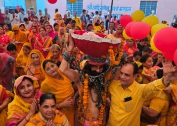 नंदोत्सव की उमंग में सराबोर हुए श्रद्धालु, कृष्ण जन्मोत्सव पर गूंजे जयकारे