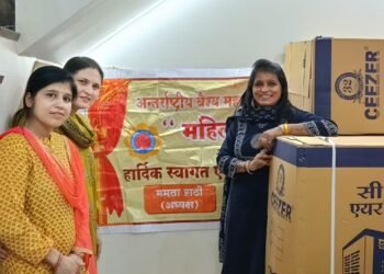 अधिक मास के अवसर पर अंतरराष्ट्रीय वैश्य महासम्मेलन महिला विंग ने किया सेवा कार्य