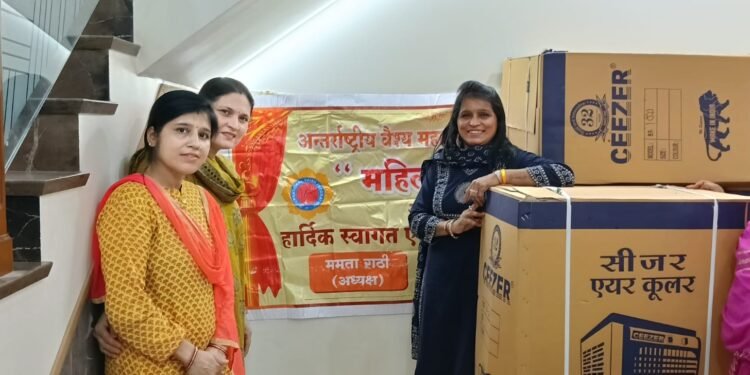 अधिक मास के अवसर पर अंतरराष्ट्रीय वैश्य महासम्मेलन महिला विंग ने किया सेवा कार्य