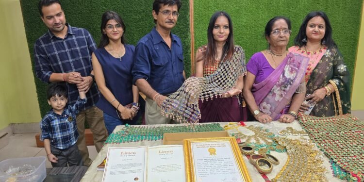 बीकानेर की अनुराधा सोनी ने बनाया एम-सील एपॉक्सी से अनूठा दुपट्टा, गोल्डन बुक ऑफ वर्ल्ड रिकॉर्ड्स में दर्ज हुआ नाम