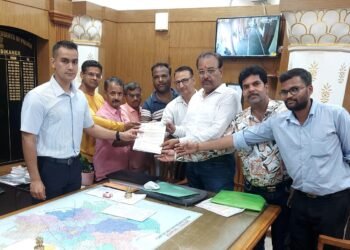निर्जला एकादशी पर श्री लक्ष्मीनाथ मंदिर में विभिन्न व्यवस्थाओं हेतु समिति ने सौंपा ज्ञापन
