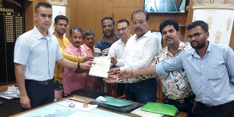 निर्जला एकादशी पर श्री लक्ष्मीनाथ मंदिर में विभिन्न व्यवस्थाओं हेतु समिति ने सौंपा ज्ञापन