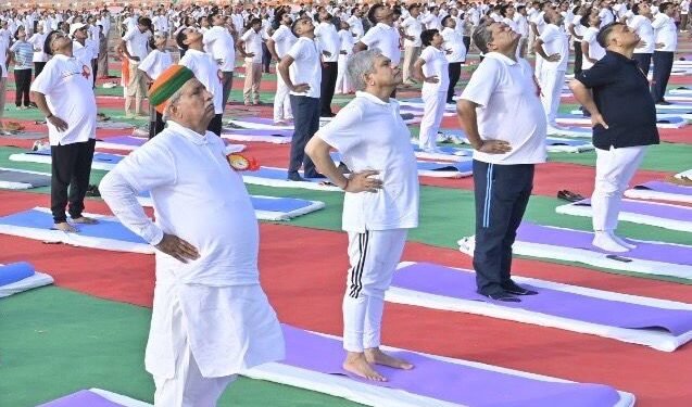 डॉ. करणी सिंह स्टेडियम में हुआ अंतर्राष्ट्रीय योग दिवस का भव्य आयोजन