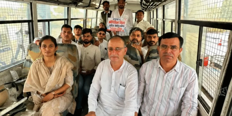 बीकानेर: पीबीएम की अव्यवस्थाओं को लेकर कांग्रेस का प्रदर्शन, कई नेता हिरासत में